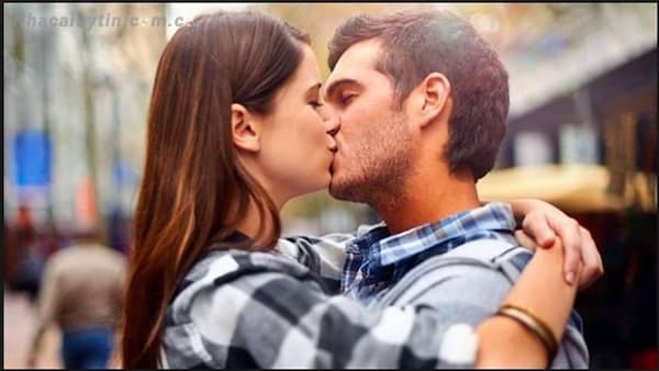 Tùy thuộc vào chi tiết của mơ thấy hôn người lạ sẽ có thông điệp tương ứng chính xác